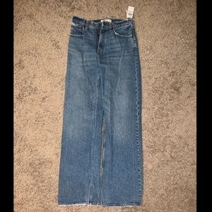 Abercrombie & Fitch 90’s Relaxed Jean High Rise 27/4R- NWT